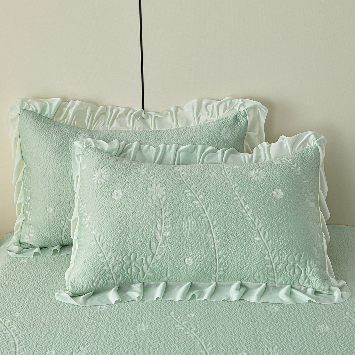 91家纺网 家纺一手货源 找家纺 畅畅家纺 2026春夏新款夏季3D立体冰豆豆凉席席子床裙三件套 花香怡人-绿