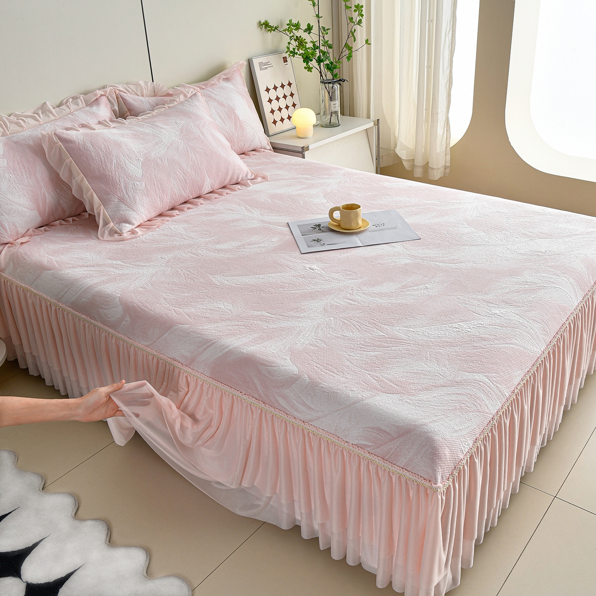 91家纺网 家纺一手货源 找家纺 畅畅家纺 2026春夏新款夏季3D立体冰豆豆凉席席子床裙三件套 微风轻羽-粉