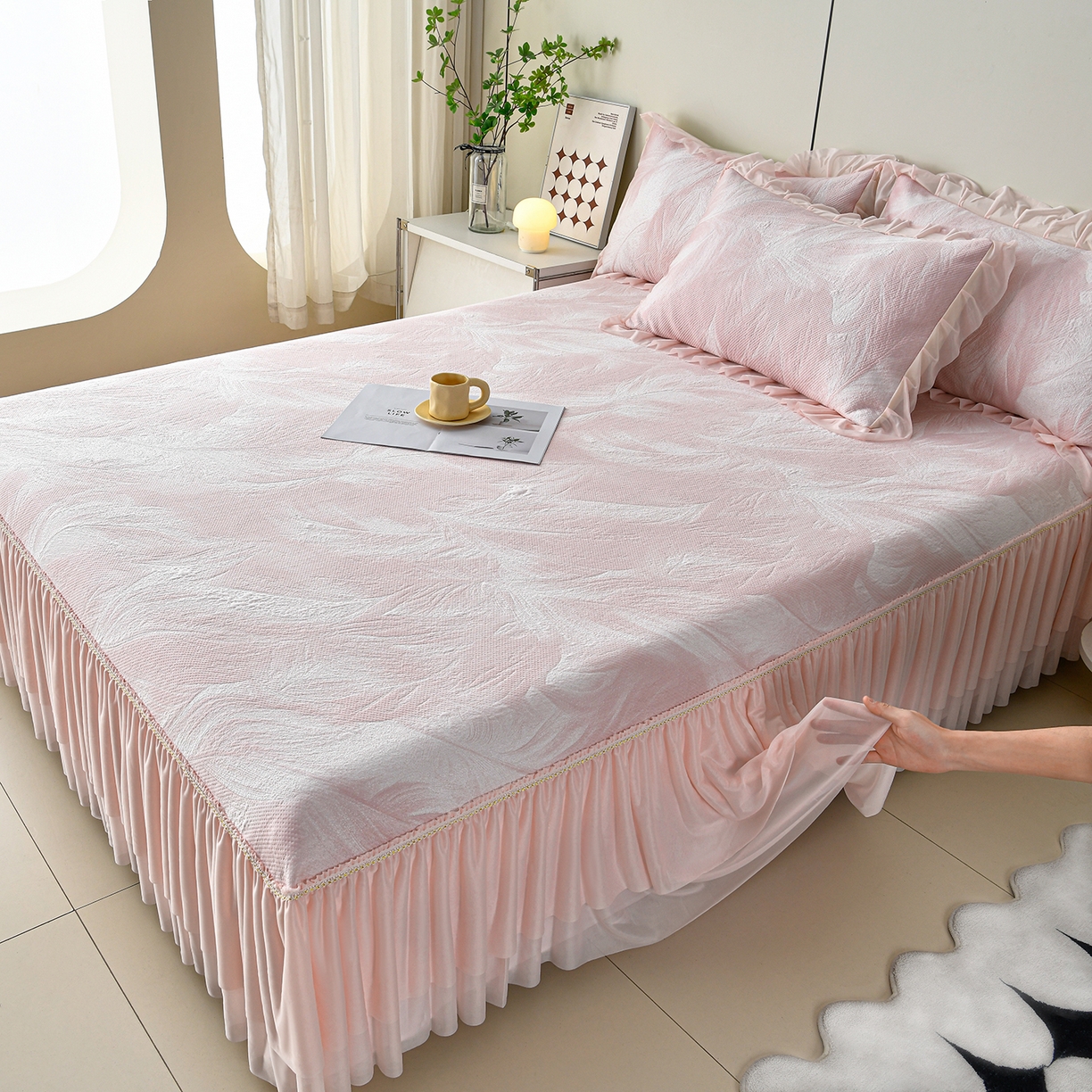 91家纺网 家纺一手货源 找家纺 畅畅家纺 2026春夏新款夏季3D立体冰豆豆凉席席子床裙三件套 微风轻羽-粉