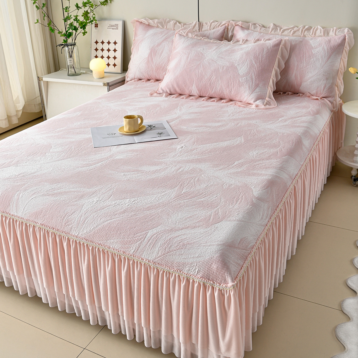 91家纺网 家纺一手货源 找家纺 畅畅家纺 2026春夏新款夏季3D立体冰豆豆凉席席子床裙三件套 微风轻羽-粉