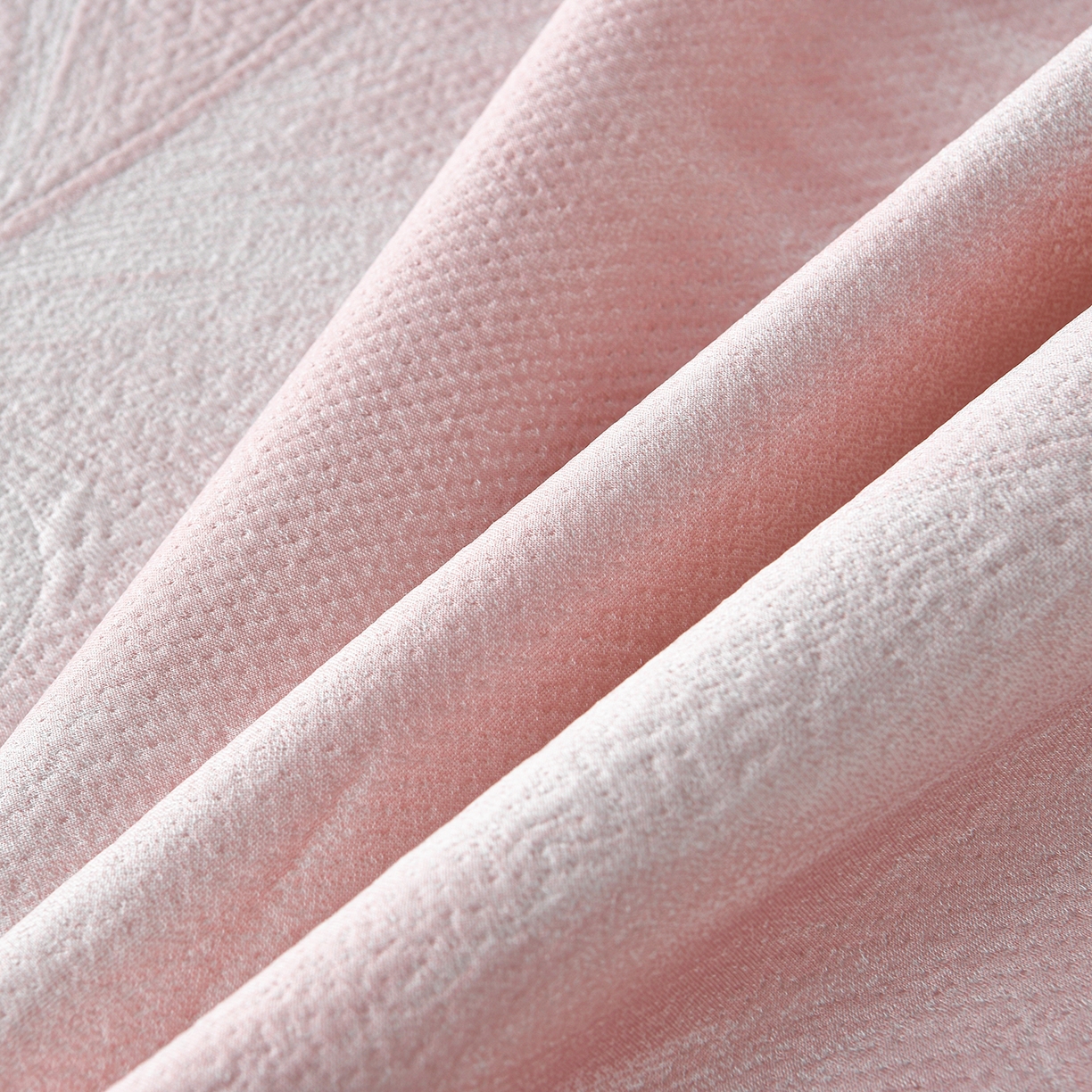 91家纺网 家纺一手货源 找家纺 畅畅家纺 2026春夏新款夏季3D立体冰豆豆凉席席子床裙三件套 微风轻羽-粉