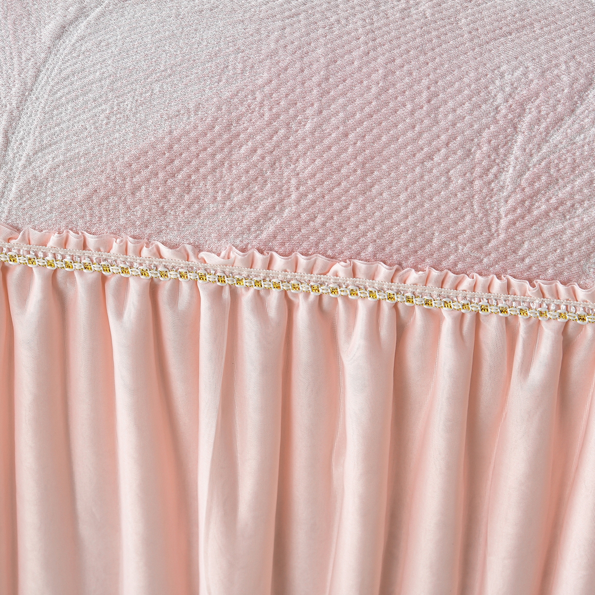 91家纺网 家纺一手货源 找家纺 畅畅家纺 2026春夏新款夏季3D立体冰豆豆凉席席子床裙三件套 微风轻羽-粉