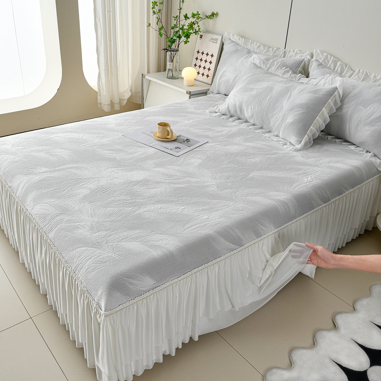 91家纺网 家纺一手货源 找家纺 畅畅家纺 2026春夏新款夏季3D立体冰豆豆凉席席子床裙三件套 微风轻羽-灰