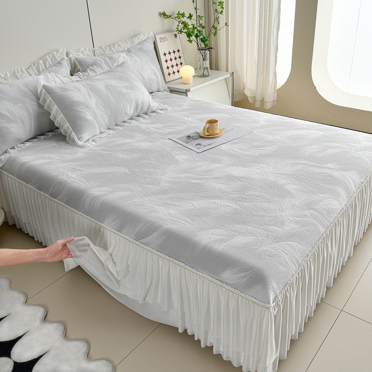 91家纺网 家纺一手货源 找家纺 畅畅家纺 2026春夏新款夏季3D立体冰豆豆凉席席子床裙三件套 微风轻羽-灰