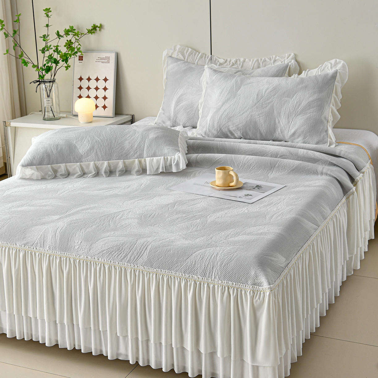 91家纺网 家纺一手货源 找家纺 畅畅家纺 2026春夏新款夏季3D立体冰豆豆凉席席子床裙三件套 微风轻羽-灰