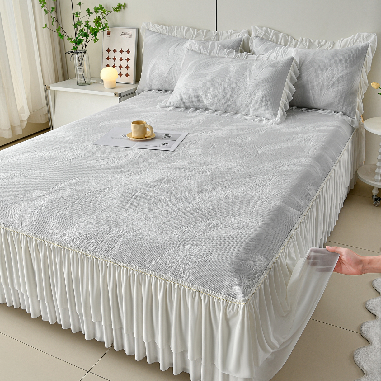 91家纺网 家纺一手货源 找家纺 畅畅家纺 2026春夏新款夏季3D立体冰豆豆凉席席子床裙三件套 微风轻羽-灰