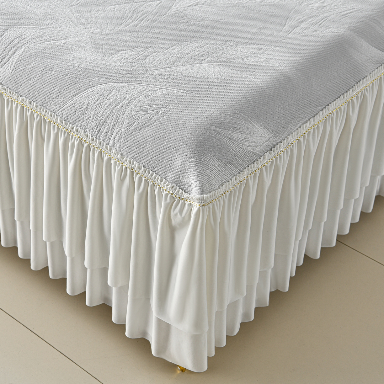 91家纺网 家纺一手货源 找家纺 畅畅家纺 2026春夏新款夏季3D立体冰豆豆凉席席子床裙三件套 微风轻羽-灰