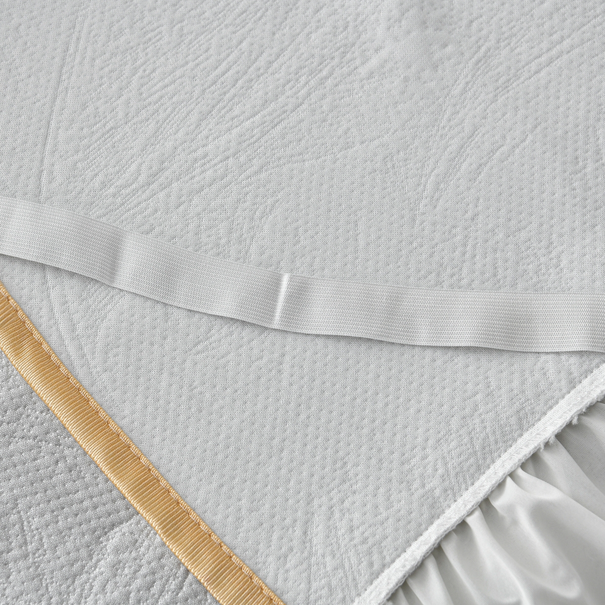 91家纺网 家纺一手货源 找家纺 畅畅家纺 2026春夏新款夏季3D立体冰豆豆凉席席子床裙三件套 微风轻羽-灰