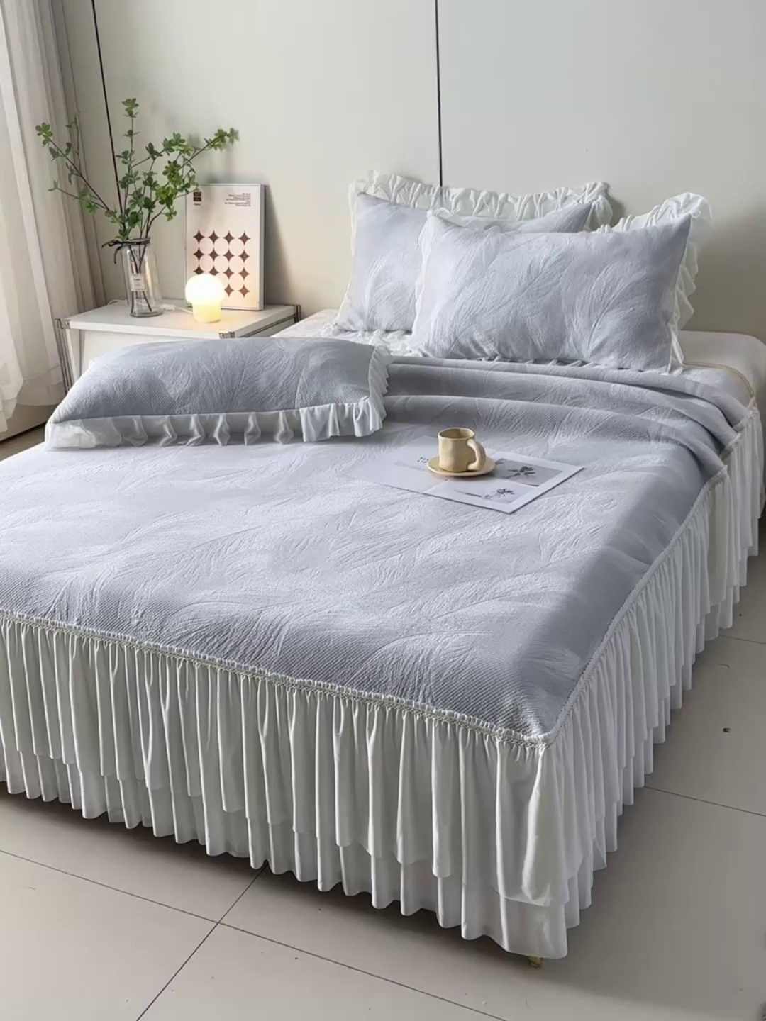 91家纺网 家纺一手货源 找家纺 畅畅家纺 2026春夏新款夏季3D立体冰豆豆凉席席子床裙三件套 微风轻羽-灰