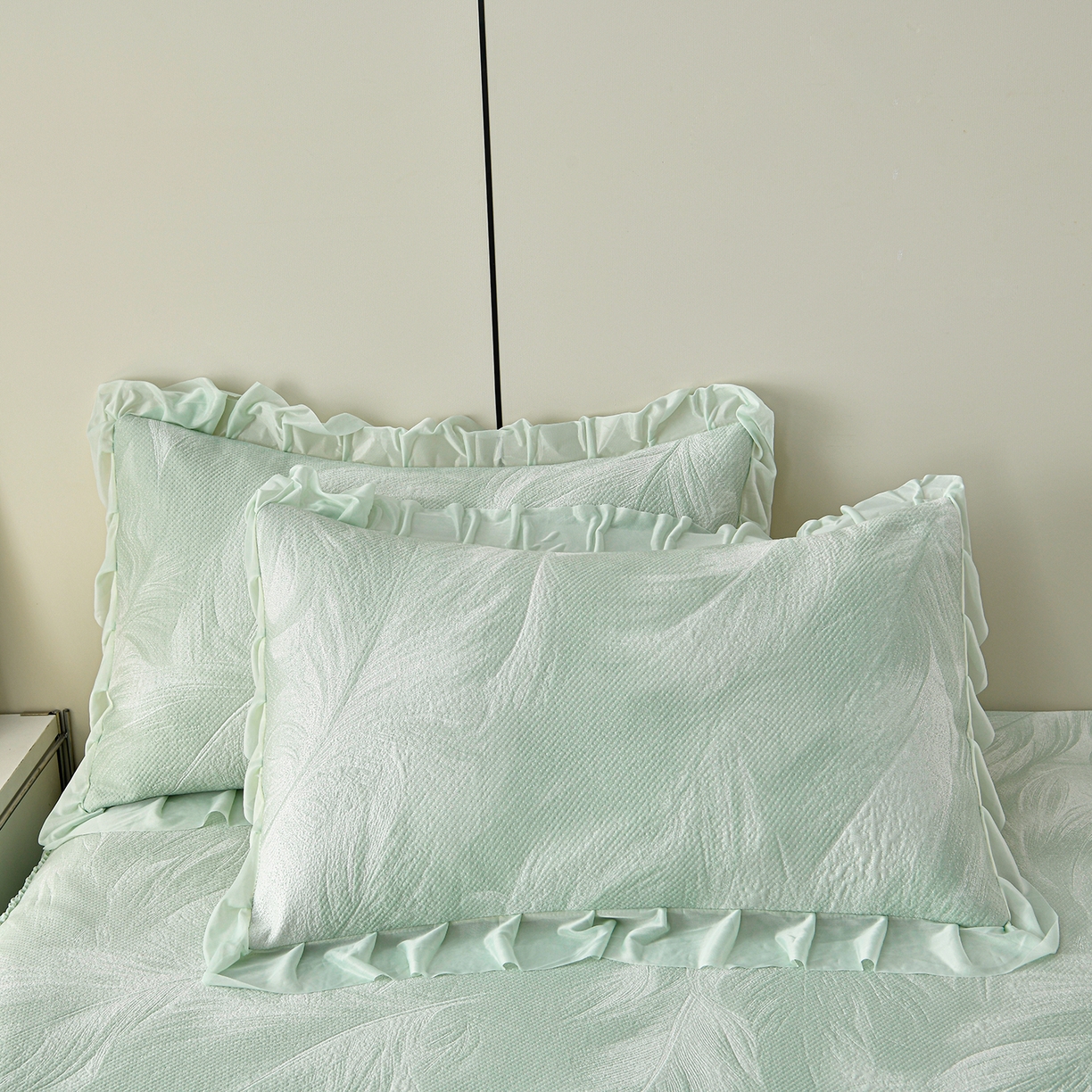 91家纺网 家纺一手货源 找家纺 畅畅家纺 2026春夏新款夏季3D立体冰豆豆凉席席子床裙三件套 微风轻羽-绿