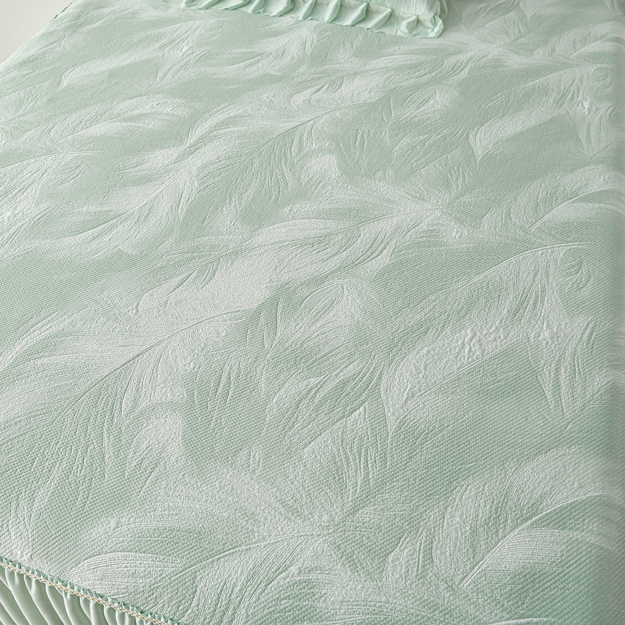 91家纺网 家纺一手货源 找家纺 畅畅家纺 2026春夏新款夏季3D立体冰豆豆凉席席子床裙三件套 微风轻羽-绿