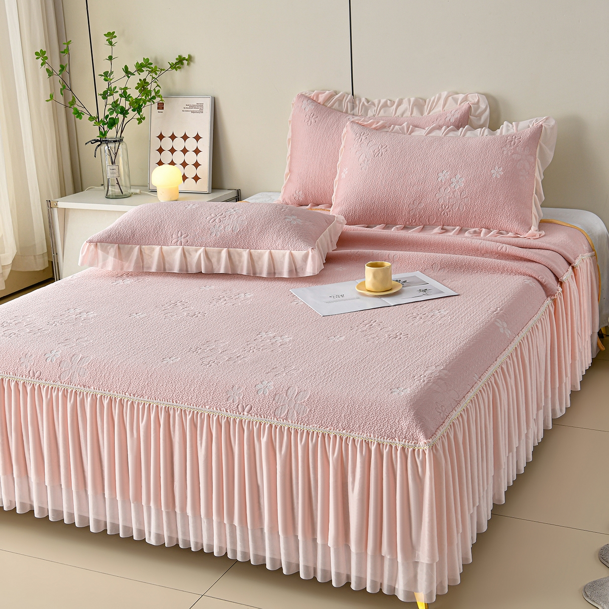 91家纺网 家纺一手货源 找家纺 畅畅家纺 2026春夏新款夏季3D立体冰豆豆凉席席子床裙三件套 香漫-粉