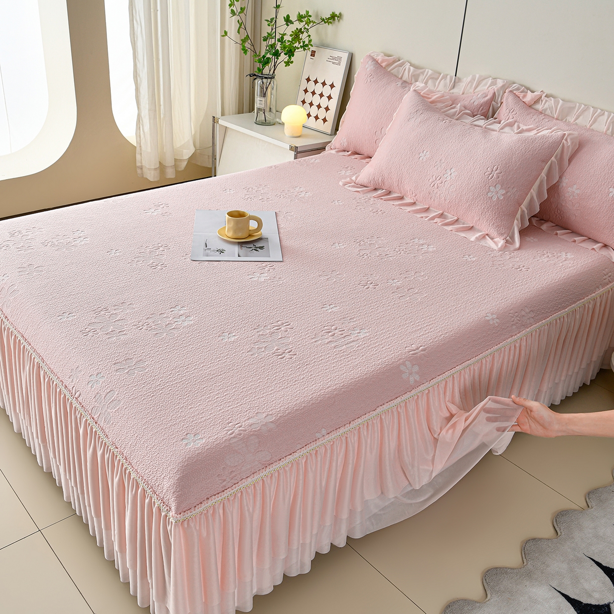 91家纺网 家纺一手货源 找家纺 畅畅家纺 2026春夏新款夏季3D立体冰豆豆凉席席子床裙三件套 香漫-粉