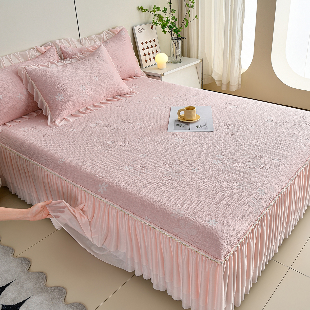 91家纺网 家纺一手货源 找家纺 畅畅家纺 2026春夏新款夏季3D立体冰豆豆凉席席子床裙三件套 香漫-粉