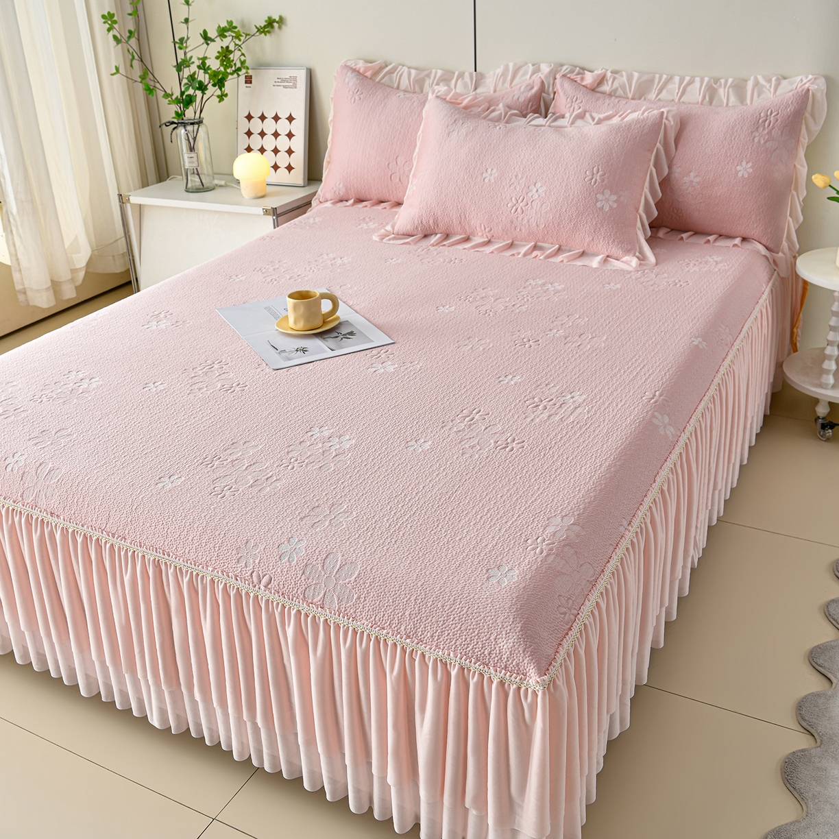 91家纺网 家纺一手货源 找家纺 畅畅家纺 2026春夏新款夏季3D立体冰豆豆凉席席子床裙三件套 香漫-粉