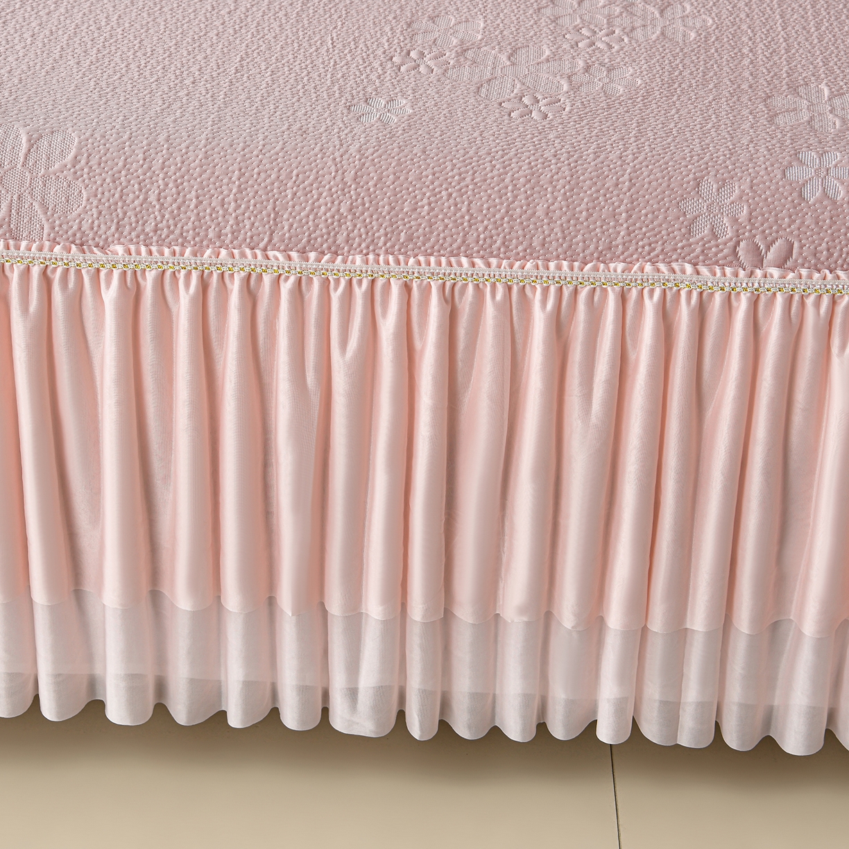 91家纺网 家纺一手货源 找家纺 畅畅家纺 2026春夏新款夏季3D立体冰豆豆凉席席子床裙三件套 香漫-粉