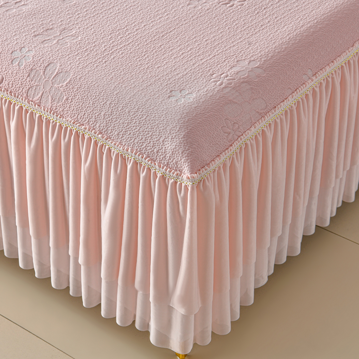 91家纺网 家纺一手货源 找家纺 畅畅家纺 2026春夏新款夏季3D立体冰豆豆凉席席子床裙三件套 香漫-粉