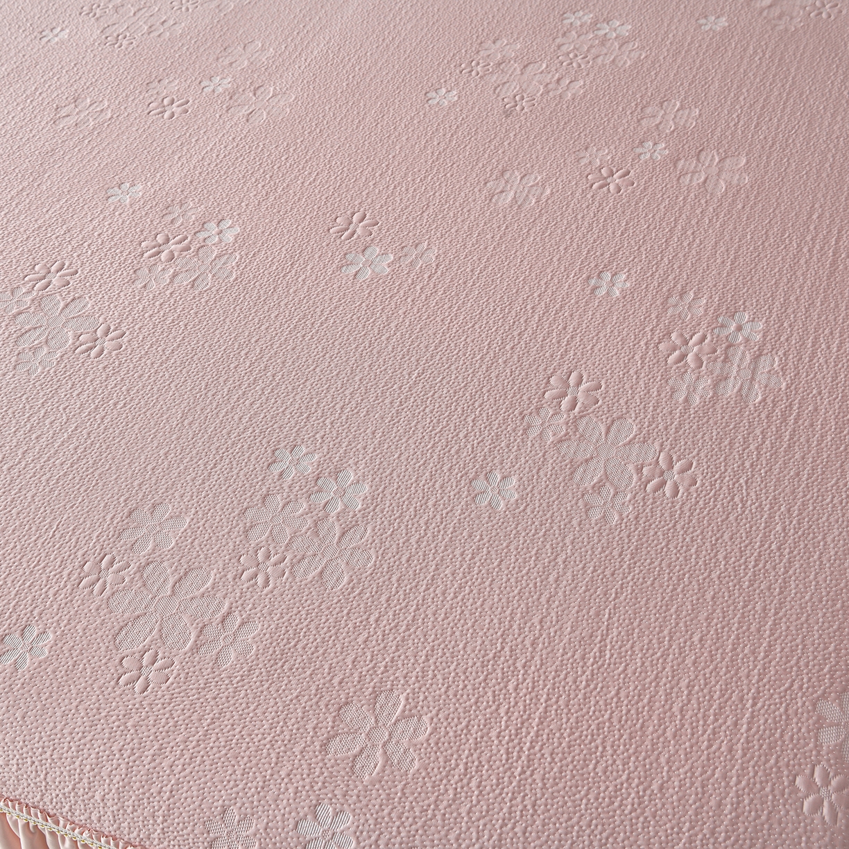 91家纺网 家纺一手货源 找家纺 畅畅家纺 2026春夏新款夏季3D立体冰豆豆凉席席子床裙三件套 香漫-粉