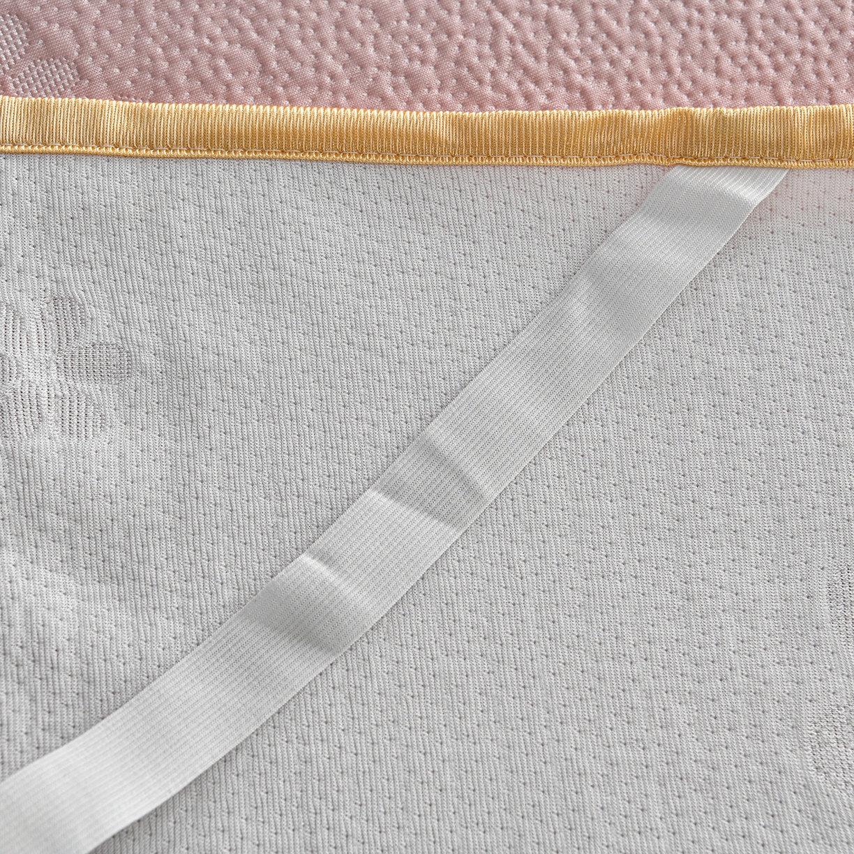 91家纺网 家纺一手货源 找家纺 畅畅家纺 2026春夏新款夏季3D立体冰豆豆凉席席子床裙三件套 香漫-粉