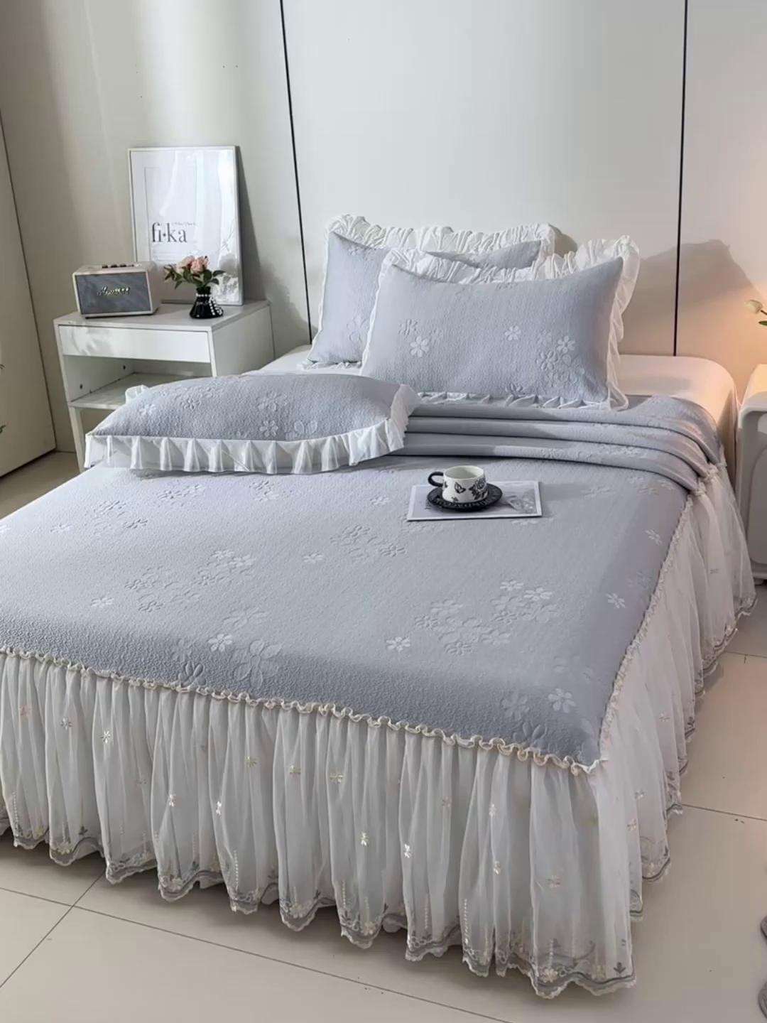 91家纺网 家纺一手货源 找家纺 畅畅家纺 2026春夏新款夏季3D立体冰豆豆凉席席子床裙三件套 香漫-灰