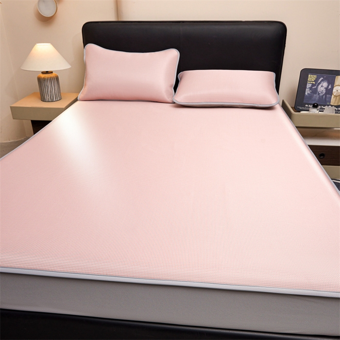 91家纺网 家纺一手货源 找家纺 女子家纺 2026新款碳光冰丝床笠款加厚三明治凉感凉席保护套夏季床罩席子凉席 千鸟格-床笠款-千禧粉