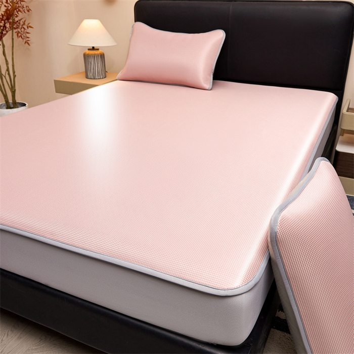 91家纺网 家纺一手货源 找家纺 女子家纺 2026新款碳光冰丝床笠款加厚三明治凉感凉席保护套夏季床罩席子凉席 千鸟格-床笠款-千禧粉