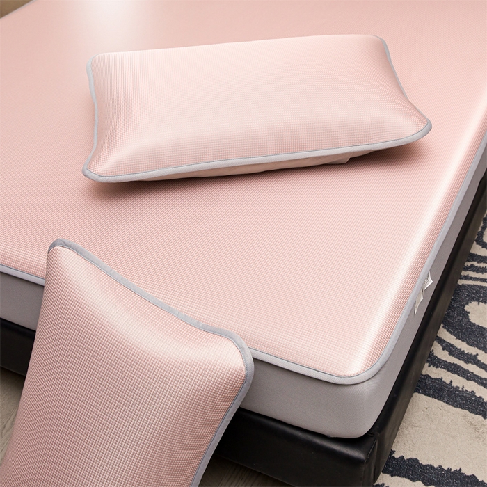 91家纺网 家纺一手货源 找家纺 女子家纺 2026新款碳光冰丝床笠款加厚三明治凉感凉席保护套夏季床罩席子凉席 千鸟格-床笠款-千禧粉