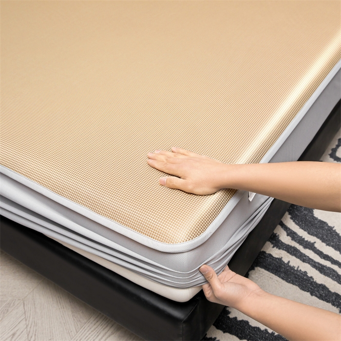 91家纺网 家纺一手货源 找家纺 女子家纺 2026新款碳光冰丝床笠款加厚三明治凉感凉席保护套夏季床罩席子凉席 千鸟格-床笠款-香槟金