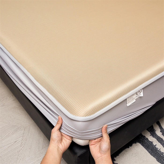 91家纺网 家纺一手货源 找家纺 女子家纺 2026新款碳光冰丝床笠款加厚三明治凉感凉席保护套夏季床罩席子凉席 千鸟格-床笠款-香槟金