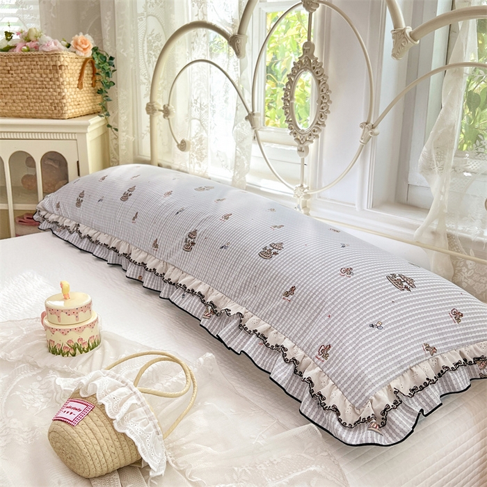 91家纺网 家纺一手货源 找家纺 圣比熊 2026新款A类云朵棉蕾丝双层花边枕套加长双人情侣1.8米枕芯内胆套1.5m枕头 旋转木马