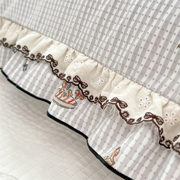 91家纺网 家纺一手货源 找家纺 圣比熊 2026新款A类云朵棉蕾丝双层花边枕套加长双人情侣1.8米枕芯内胆套1.5m枕头 旋转木马