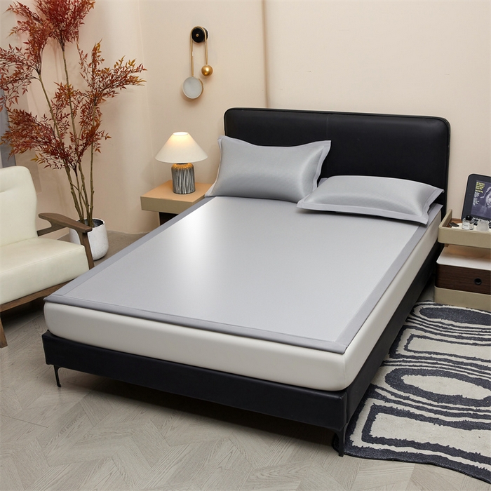 91家纺网 家纺一手货源 找家纺 女子家纺 2026新款碳光冰丝席子三件套加厚三明治冰丝软席席子凉席-平铺席 千鸟格-绑带款-银帆灰