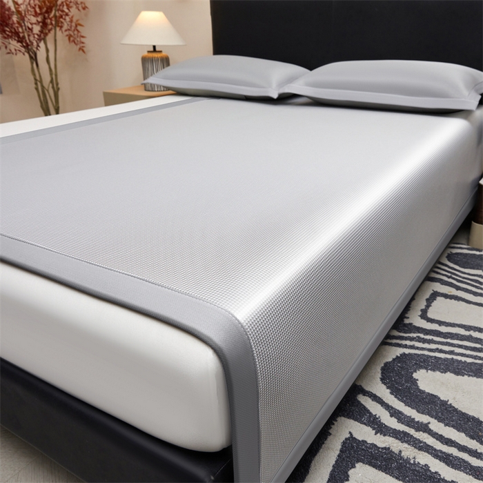 91家纺网 家纺一手货源 找家纺 女子家纺 2026新款碳光冰丝席子三件套加厚三明治冰丝软席席子凉席-平铺席 千鸟格-绑带款-银帆灰