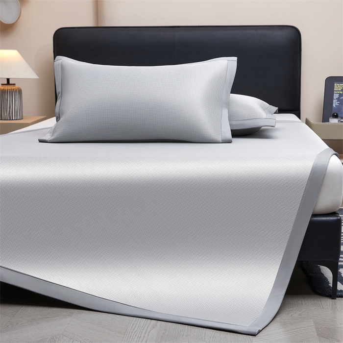 91家纺网 家纺一手货源 找家纺 女子家纺 2026新款碳光冰丝席子三件套加厚三明治冰丝软席席子凉席-平铺席 千鸟格-绑带款-银帆灰