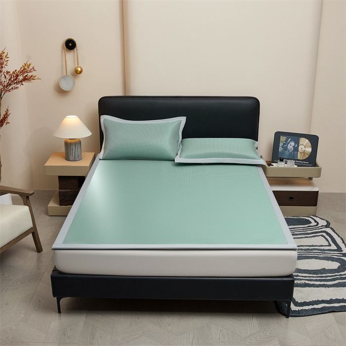 91家纺网 家纺一手货源 找家纺 女子家纺 2026新款碳光冰丝席子三件套加厚三明治冰丝软席席子凉席-平铺席 千鸟格-绑带款-松石绿