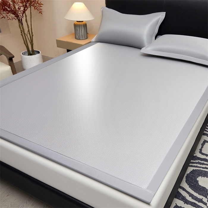 91家纺网 家纺一手货源 找家纺 女子家纺 2026新款碳光冰丝席子三件套加厚三明治冰丝软席席子凉席-平铺席 千鸟格-绑带款-银帆灰