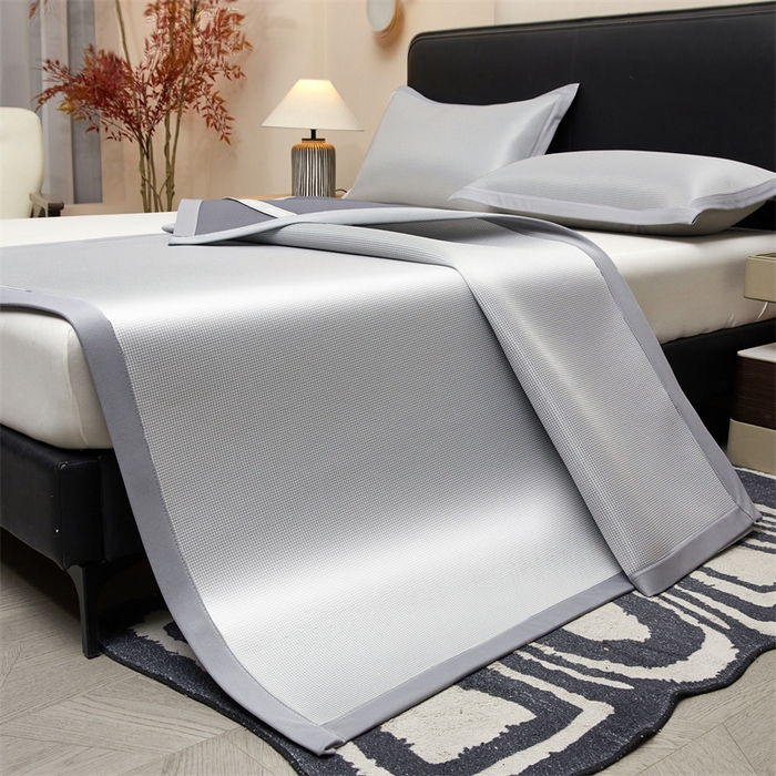 91家纺网 家纺一手货源 找家纺 女子家纺 2026新款碳光冰丝席子三件套加厚三明治冰丝软席席子凉席-平铺席 千鸟格-绑带款-银帆灰