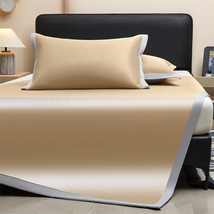 91家纺网 家纺一手货源 找家纺 女子家纺 2026新款碳光冰丝席子三件套加厚三明治冰丝软席席子凉席-平铺席 千鸟格-绑带款-香槟金