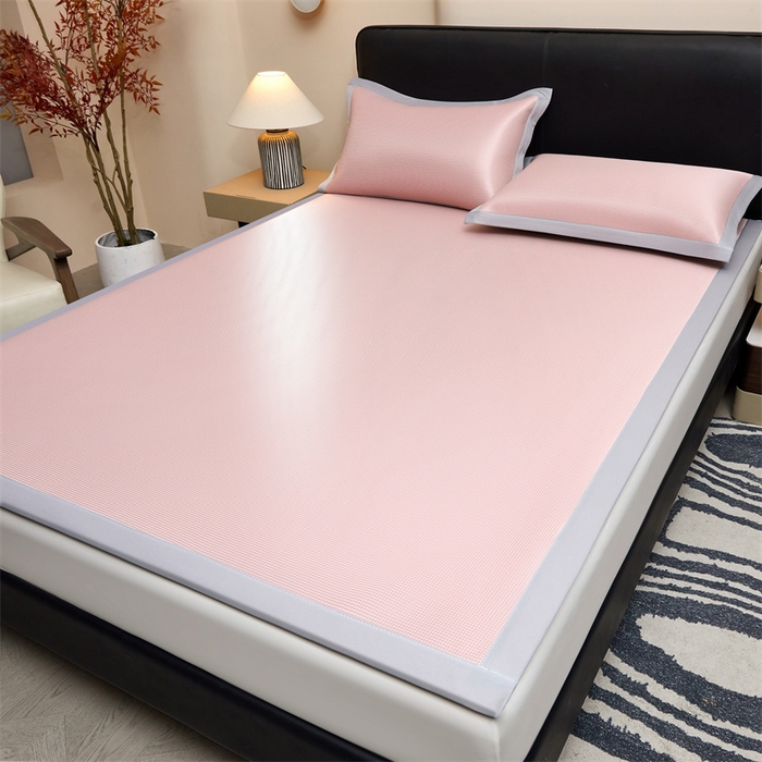 91家纺网 家纺一手货源 找家纺 女子家纺 2026新款碳光冰丝席子三件套加厚三明治冰丝软席席子凉席-平铺席 千鸟格-绑带款-千禧粉