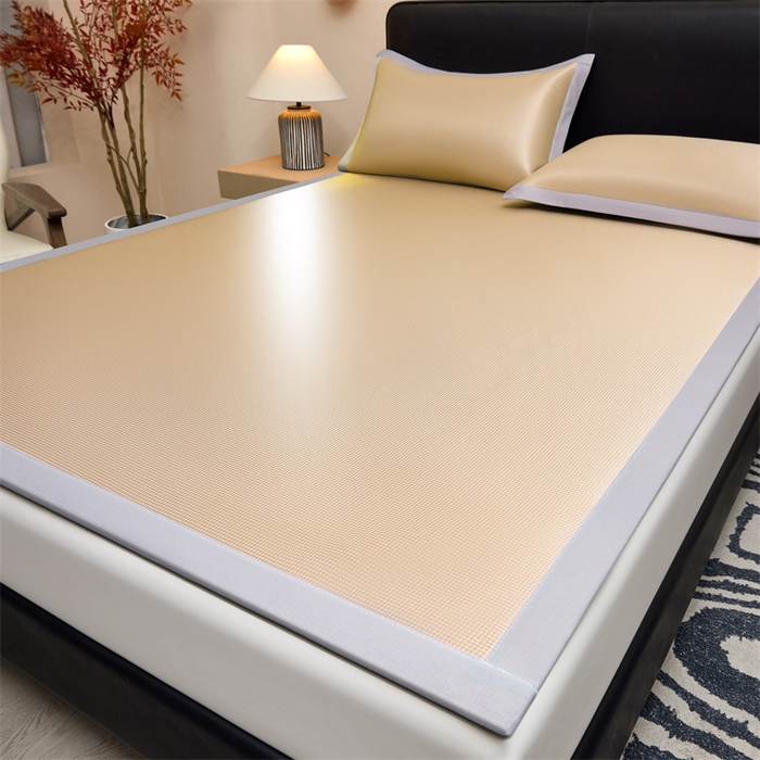 91家纺网 家纺一手货源 找家纺 女子家纺 2026新款碳光冰丝席子三件套加厚三明治冰丝软席席子凉席-平铺席 千鸟格-绑带款-香槟金