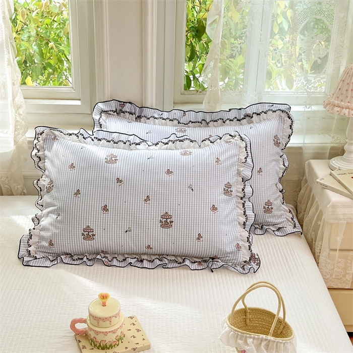 91家纺网 家纺一手货源 找家纺 圣比熊 2026新款A类云朵棉蕾丝双层花边枕套宿舍单人单只一只装枕芯48x74cm内胆套 旋转木马