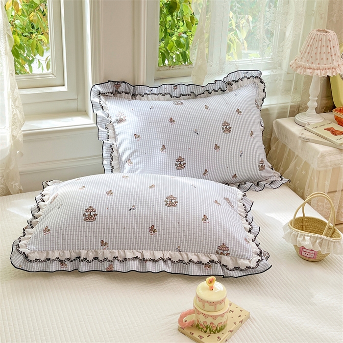 91家纺网 家纺一手货源 找家纺 圣比熊 2026新款A类云朵棉蕾丝双层花边枕套宿舍单人单只一只装枕芯48x74cm内胆套 旋转木马