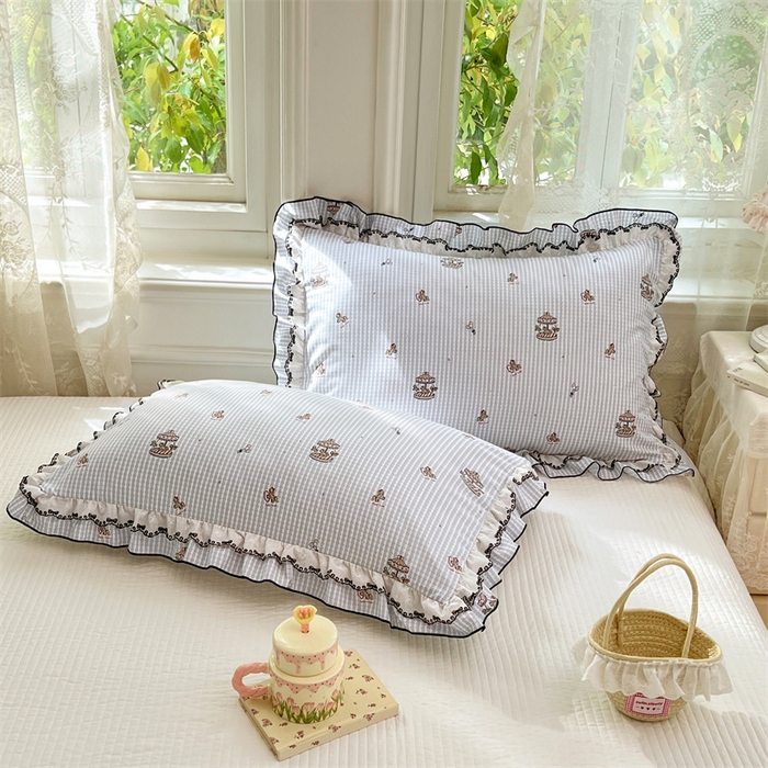 91家纺网 家纺一手货源 找家纺 圣比熊 2026新款A类云朵棉蕾丝双层花边枕套宿舍单人单只一只装枕芯48x74cm内胆套 旋转木马