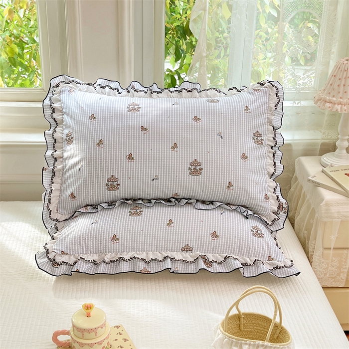 91家纺网 家纺一手货源 找家纺 圣比熊 2026新款A类云朵棉蕾丝双层花边枕套宿舍单人单只一只装枕芯48x74cm内胆套 旋转木马