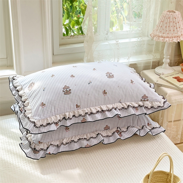 91家纺网 家纺一手货源 找家纺 圣比熊 2026新款A类云朵棉蕾丝双层花边枕套宿舍单人单只一只装枕芯48x74cm内胆套 旋转木马