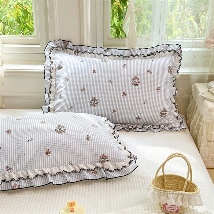 91家纺网 家纺一手货源 找家纺 圣比熊 2026新款A类云朵棉蕾丝双层花边枕套宿舍单人单只一只装枕芯48x74cm内胆套 旋转木马