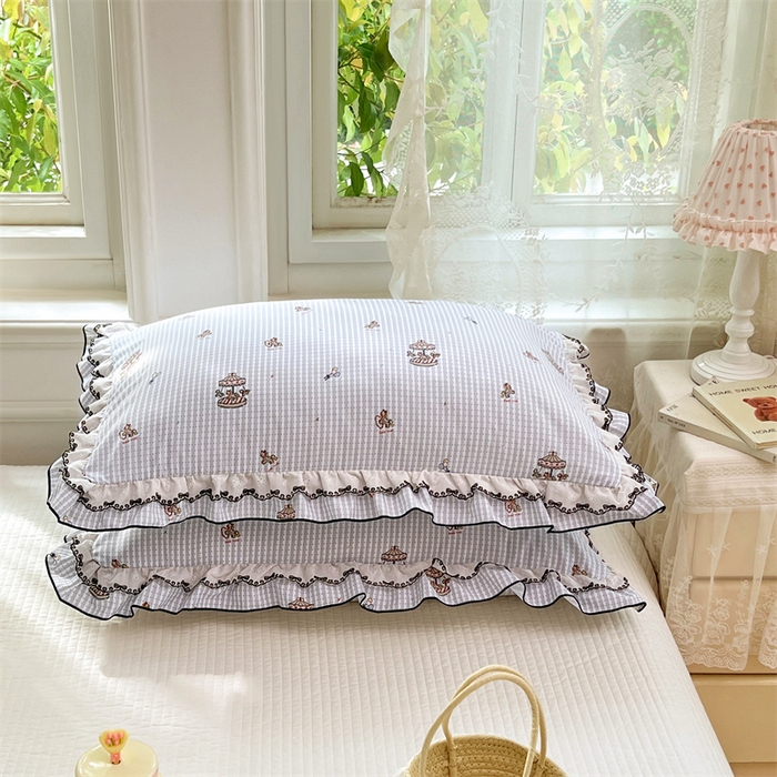 91家纺网 家纺一手货源 找家纺 圣比熊 2026新款A类云朵棉蕾丝双层花边枕套宿舍单人单只一只装枕芯48x74cm内胆套 旋转木马