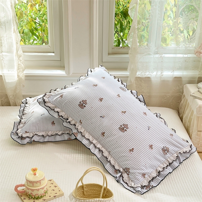 91家纺网 家纺一手货源 找家纺 圣比熊 2026新款A类云朵棉蕾丝双层花边枕套宿舍单人单只一只装枕芯48x74cm内胆套 旋转木马