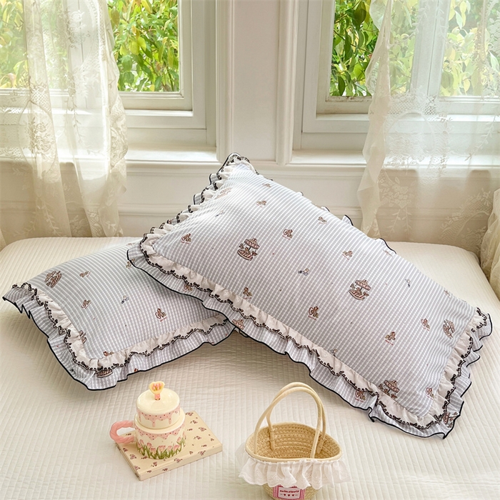 91家纺网 家纺一手货源 找家纺 圣比熊 2026新款A类云朵棉蕾丝双层花边枕套宿舍单人单只一只装枕芯48x74cm内胆套 旋转木马