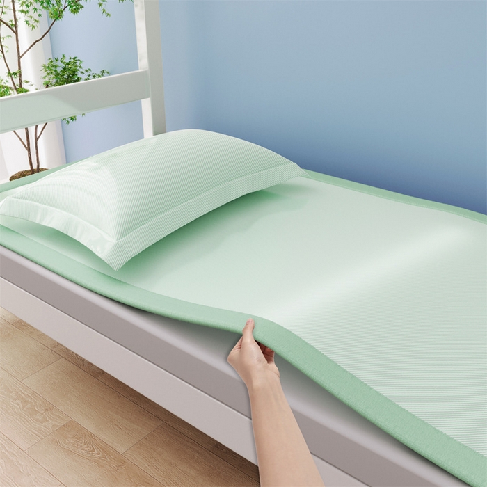 91家纺网 家纺一手货源 找家纺 女子家纺 2026新款学生床斜纹冰丝刺绣款凉席席子凉席 凉茶绿